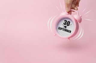 © Alexa Mat - stock.adobe.com Foto: Wecker mit Datum